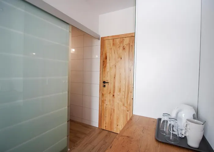 Forrest Nocleg ze śniadaniem 4*