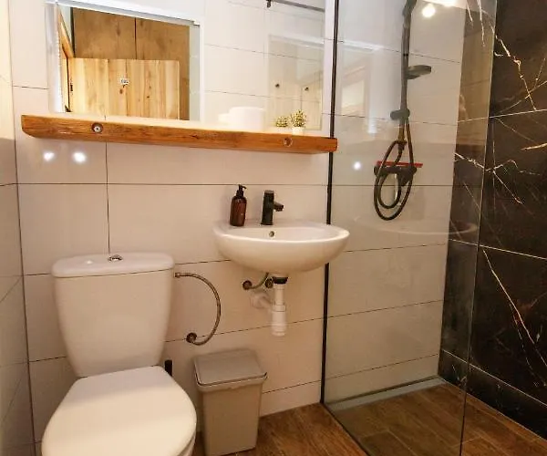 Forrest Nocleg ze śniadaniem 4*